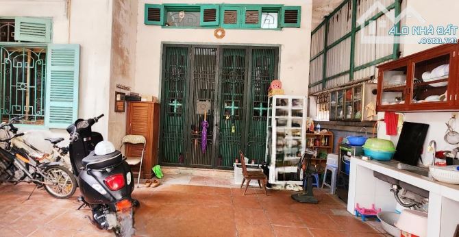 Lô góc- 2 mặt tiền rộng đẹp - ô tô vào nhà- trong đê Ngọc Thụy- 76m - 2