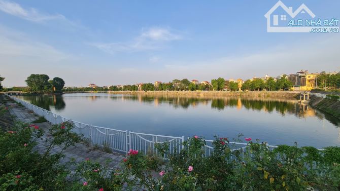 Yên Mỹ, Thanh trì. DT: 400m, MT:9.6m, giá 2.3 tỷ, đường thông oto tải, gần hồ cổng làng - 2