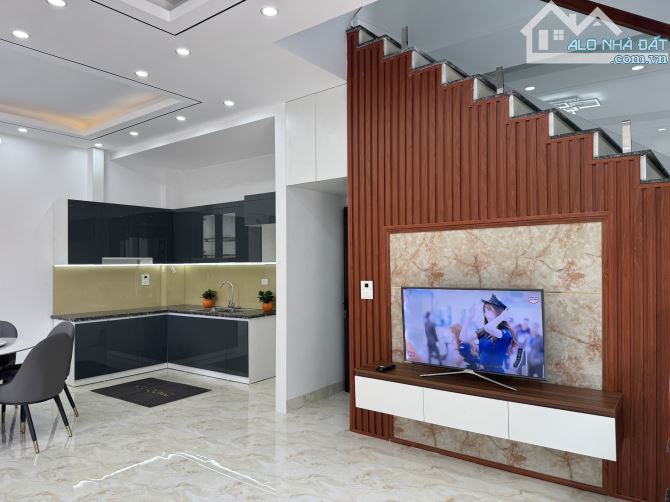 Hiếm nhà đẹp giá rẻ, 51m2, 3 tầng, 4 ngủ 3vs, đường ô tô chạy đỗ cửa chỉ 2,xx tỷ. - 2