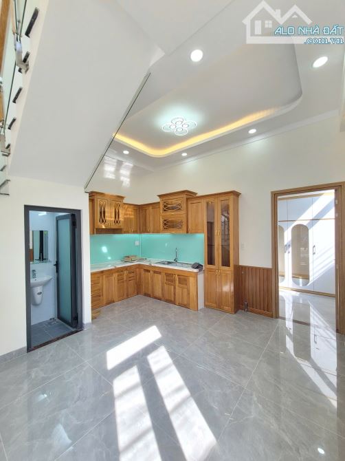 nhà 1 trệt 1 lầu 61,2m2 3ty5 TL góc 2MT cách đường Hoàng Minh Chánh 100m p.Hóa An - 2