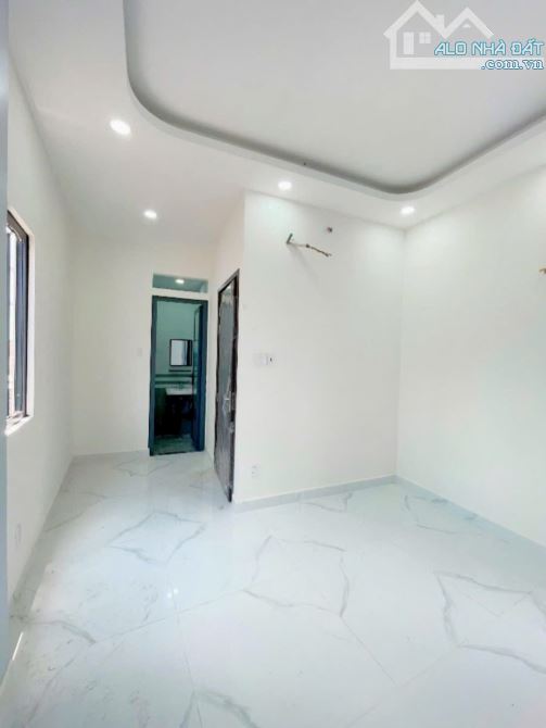 BÁN NHÀ CHDV 3 TẤM TẠI Q4 MỚI ĐẸP 10PN 11WC GIÁ 8TỈ799 KHU DÂN CƯ 2 MẶT TIỀN HÀNG NGON - 2