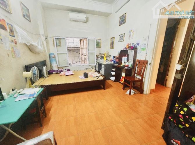 HOÀNG QUỐC VIỆT - VÕ CHÍ CÔNG - DÂN XÂY - LÔ GÓC - DT 40M - 7,2 TỶ - 2