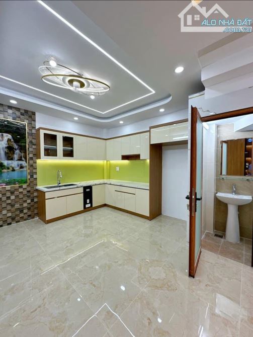 BÁN NHÀ 4 TẦNG NGAY NGUYỄN TRỌNG TUYỂN,PHÚ NHUẬN-GIÁ:4,02TỶ/63m2(4,5x14m).XE HƠI ĐỖ CỬA. - 2