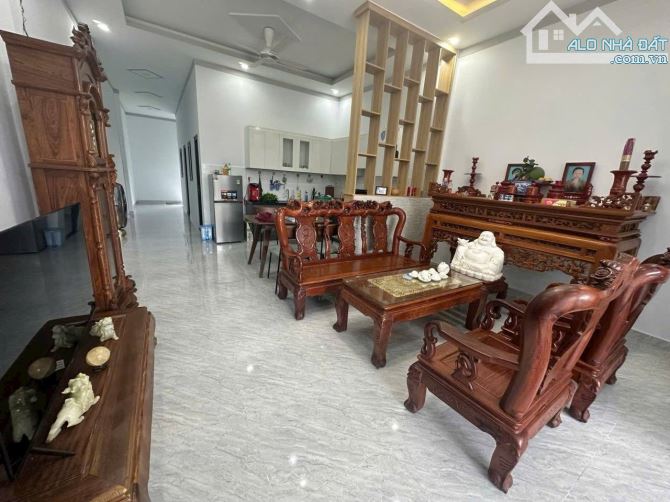 VỠ NỢ BÁN GẤP CĂN NHÀ 100M2 SÁT TRƯỜNG HỌC VÀ KHU CÔNG NGHIỆP LỚN SỐ 1 BÌNH DƯƠNG - 2