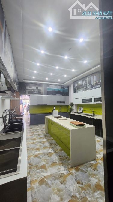 🔥 MẶT PHỐ HOÀNG QUỐC VIỆT – 6 TẦNG THANG MÁY – KINH DOANH ĐỈNH – 126 m2 GIÁ CHỈ 436TR/M² - 2