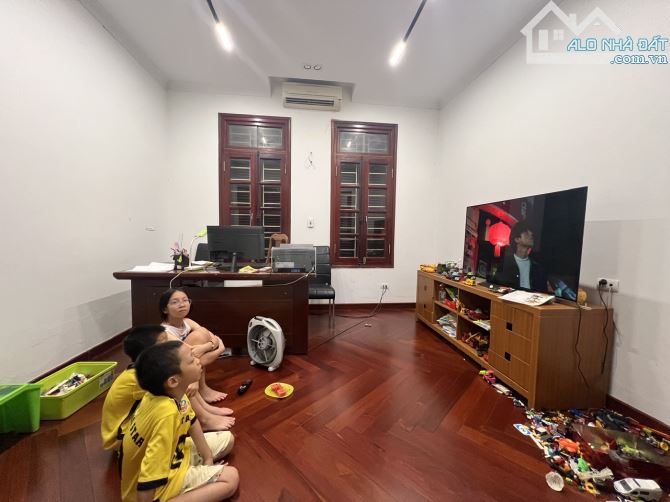Rất Gấp!! Bán Nhà Phân Lô Vũ Hữu, Ô Tô Tránh, 2 Thoáng, Sổ Hoa Hậu, Chỉ 18 Tỷ - 2