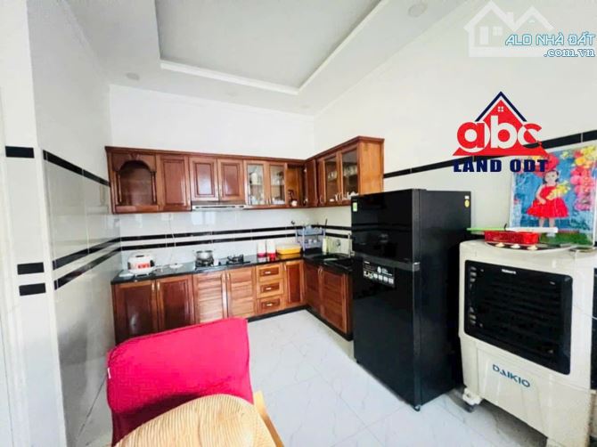 Chủ Hạ Thêm 6tỷ500 Từ 24tỷ Nay Chỉ Còn 17tỷ500 Còn Thương Lựong. - 2