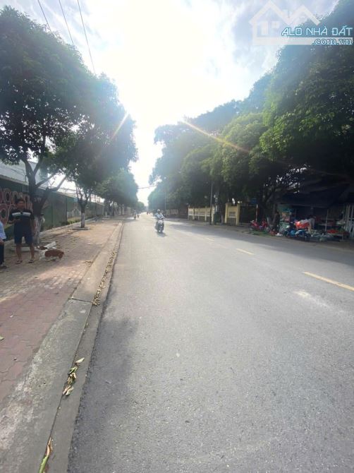 7Tỷ500__103m2 🔥👉 Nhà Mặt Tiền Kinh Doanh đường Nguyễn Thái Học__đi chợ Dĩ An 1 chỉ 500m - 2