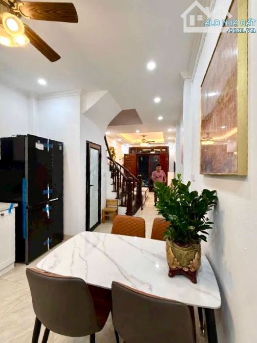 TÂY MỖ - NAM TỪ LIÊM -6TỶ SIÊU PHẨM DÂN XÂY - 2 THOÁNG TRƯỚC SAU - Ô TÔ ĐỖ CỔNG - 40m2 - F - 2