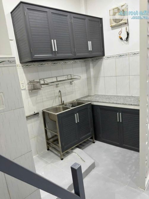 TT ẨM THỰC QUẬN 6 - HƠN 2 TỈ - SÁT MT ĐƯỜNG CƯ XÁ PHÚ LÂM B - SHR - DTSD 35M2 - 2