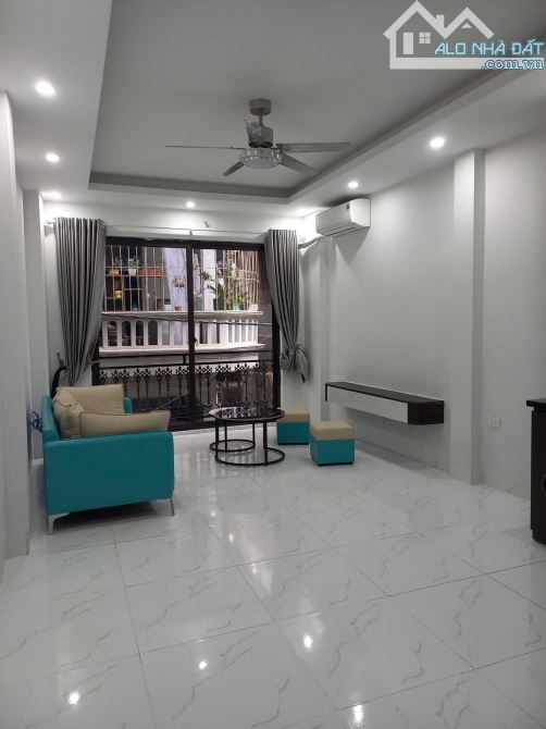 NHÀ ĐẸP MỚI TINH CẦU ĐƠ THANG MÁY ẦM ẦM Ô TÔ ĐI QUA NHÀ - 2