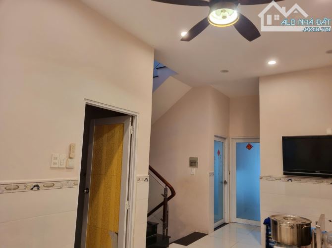 Bán nhà hẻm Phú Định bên gần Võ Văn Kiệt - 6m x 15m - 90m.2 - 1Trệt 2 Lầu - 5PN - F16 Q8 - 3
