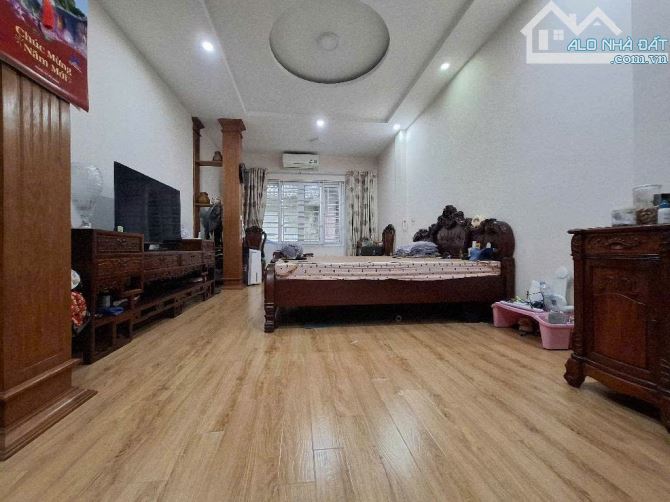 NHÀ ĐẸP DÂN XÂY HOÀNG HOA THÁM - 10M RA Ô TÔ - GẦN BÁCH THẢO - 3