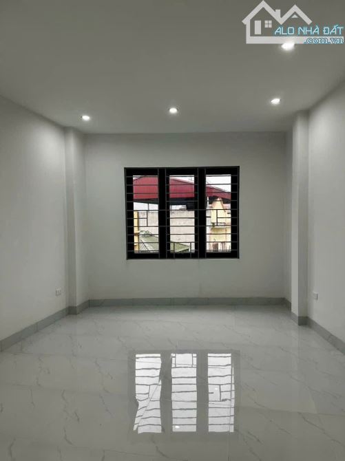 NHÀ MỚI CẠNH CHỢ KIẾN HƯNG - Ô TÔ GẦN - RỘNG 32M 5 TẦNG - GIÁ HƠN 5 TỶ XÍU - 3