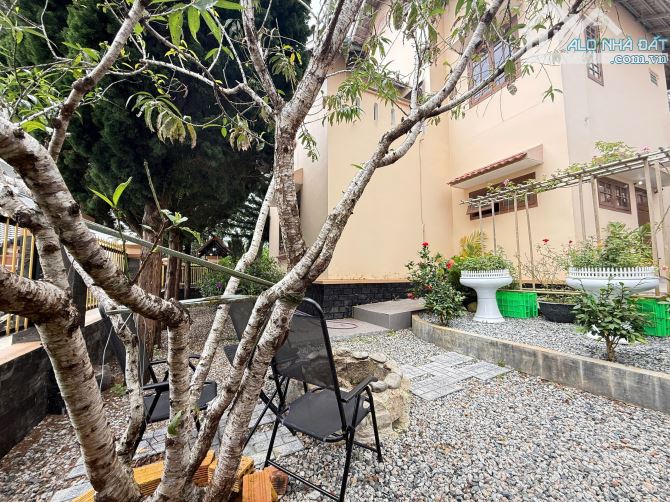 Bán Biệt Thự Sân Vườn Đã Hoàn Công 490m2 Ngang 18m Đường Ô Tô Cách Chợ 5 Phút Nội Khu Sang - 3