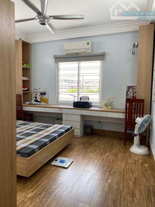 Bán nhà mặt phố Trần Thái Tông, 40m2, mặt tiền 4m - 3