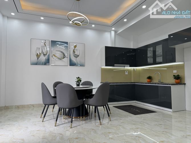 Hiếm nhà đẹp giá rẻ, 51m2, 3 tầng, 4 ngủ 3vs, đường ô tô chạy đỗ cửa chỉ 2,xx tỷ. - 3