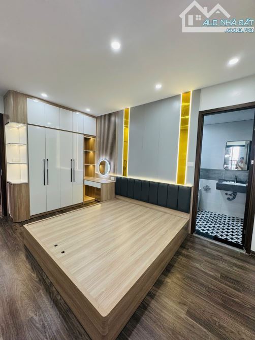 BÁN NHÀ TRUNG TÂM CẦU GIẤY -35M -5 TẦNG -MT 5M -Ô TÔ -NHÀ MỚI ĐẸP - FULL NỘI THẤT - 3