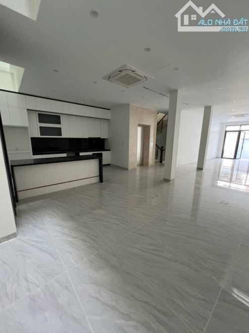 Biệt thự đẹp mà rẻ chỉ có mỗi căn này, 8x20 3 tầng thang máy chỉ 33 tỉ tại quận 5 - 3
