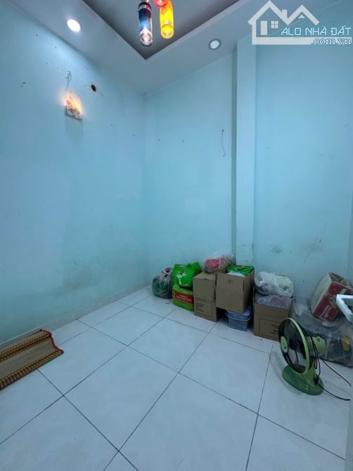 HIẾM NHẤT KHU! Sát PHẠM VĂN HAI giáp Quận 3, N3.7*12 cách MẶT TIỀN đúng 2 căn, ôtô vào nhà - 3