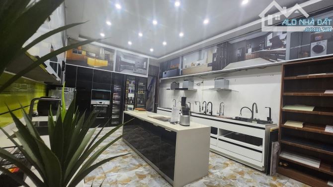 🔥 MẶT PHỐ HOÀNG QUỐC VIỆT – 6 TẦNG THANG MÁY – KINH DOANH ĐỈNH – 126 m2 GIÁ CHỈ 436TR/M² - 3