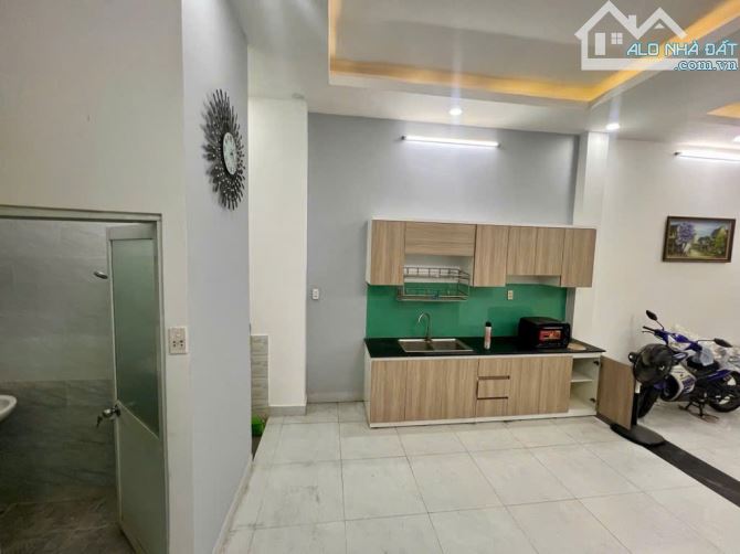 BÁN NHÀ QUẬN 9,SIÊU PHẨM 4TẦNG DT55M,NGAY LÃ XUÂN OAI,XE HƠI NGỦ TRONG NHÀ,CHỈ NHỈNH 6TỶ - 3