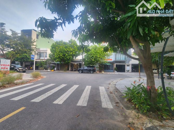 BÁN NHANH  LÔ ĐẤT KẸP GOC ĐẸP, KỀ GÓC  THANH LƯƠNG 8, HÒA XUÂN, TÂY BẮC SẠCH ĐẸP ĐƯỜNG 7.5 - 3