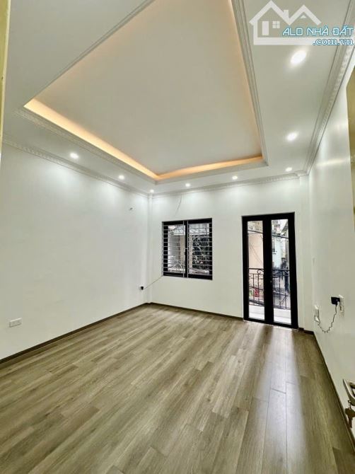 BÁN GẤP NHÀ TRẦN THÁI TÔNG CẦU GIẤY, DTSD 42M 5TẦNG, NGÕ THÔNG, KD, Ô TÔ 4 CHỖ ĐỖ CỬA. - 3