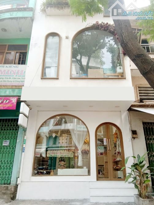 Cho thuê nhà mặt tiền 1 trệt 1 lầu Quận 3 - 3