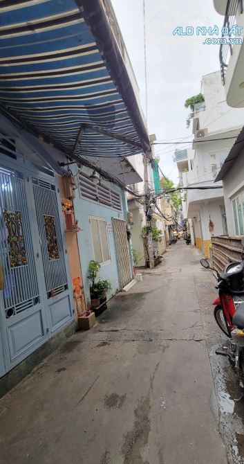 3PN, 2WC. Nhà 3 tầng Nguyễn Tri Phương, P8, Quận 10. DT: 3.5x10m - 3