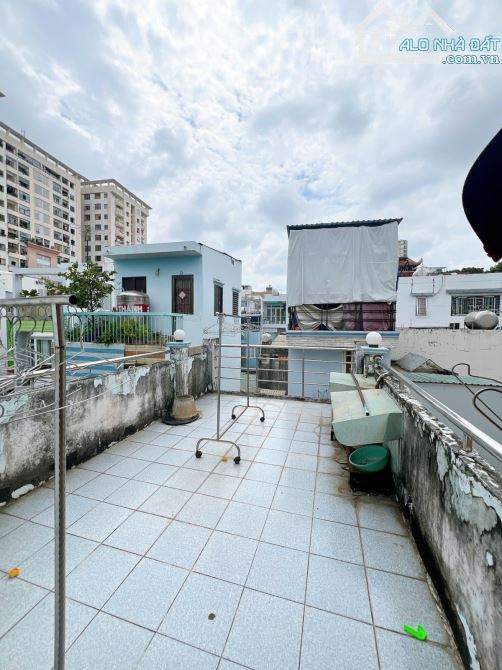 Nguyễn Chí Thanh. Q10. Hẻm ba gác. Nhà 4 tầng BTCT. 3PN. Sân thượng. Chỉ hơn 4 tỷ - 3