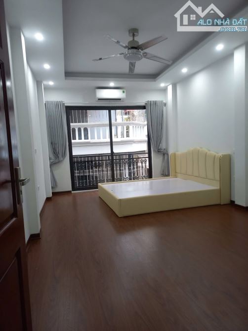 NHÀ ĐẸP MỚI TINH CẦU ĐƠ THANG MÁY ẦM ẦM Ô TÔ ĐI QUA NHÀ - 3