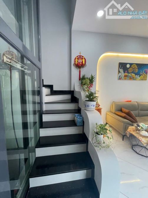 Bán nhà mới, Huỳnh Tấn Phát, Quận 7. DTS 130m2 - full nội thất, thang máy, HXH. 8.xx tỷ - 3