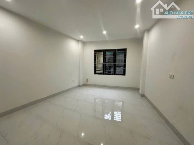 NHÀ MỚI CẠNH CHỢ KIẾN HƯNG - Ô TÔ GẦN - RỘNG 32M 5 TẦNG - GIÁ HƠN 5 TỶ XÍU - 4
