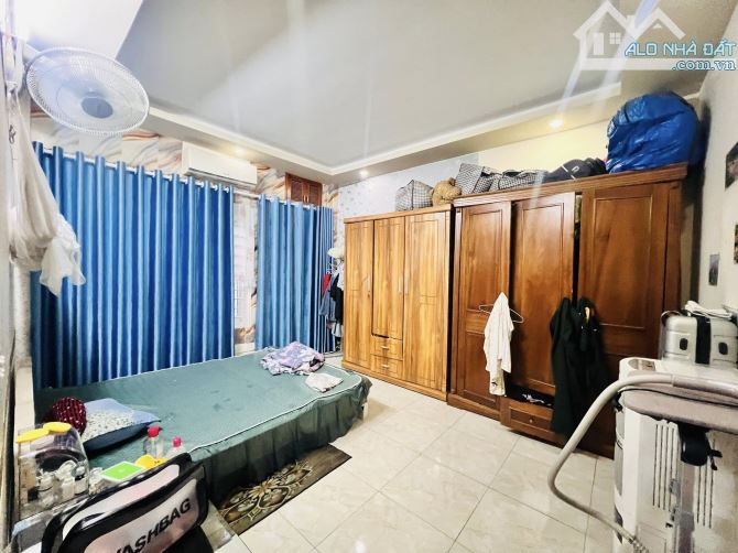 CẦU GIẤY - NHÀ 6 TẦNG, 30/35M2 - NGÕ THÔNG GẦN MẶT PHỐ - SỔ ĐỎ CHÍNH CHỦ - GIÁ 8.3 TỶ - 4