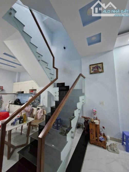 Bán nhà 3 Tầng- NGANG 6M-Linh Đông Thủ Đức gần Ủy Ban Phường,đường Ô TÔ,5 Phòng Ngủ - 4