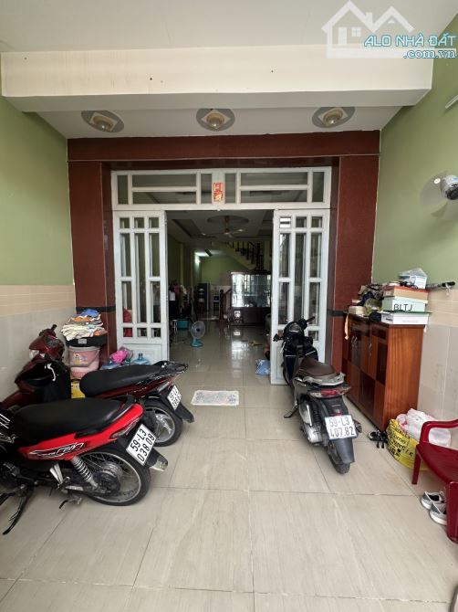 Bán nhà đẹp 3 lầu giá rẻ Q8, diện tích lớn 100m2[4m × 25m] xe hơi vào nhà, SHR hiện hữu - 4