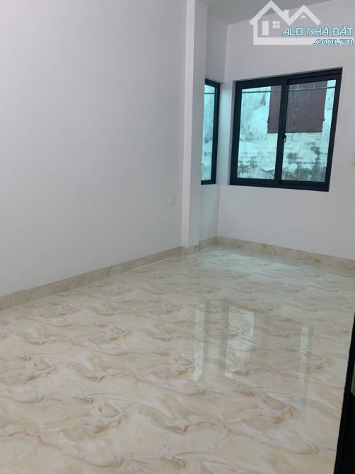 Hiếm nhà đẹp giá rẻ, 51m2, 3 tầng, 4 ngủ 3vs, đường ô tô chạy đỗ cửa chỉ 2,xx tỷ. - 4