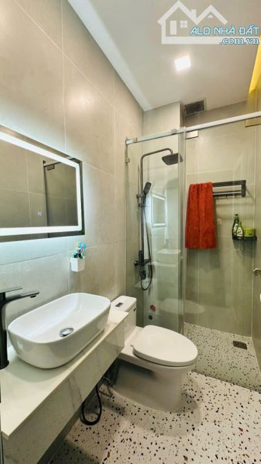 Thu nhập khủng! Tòa nhà CHDV đường Nguyễn Trãi - P.Chợ Quán - 6,5x19m - Hầm+ 6 tầng - 4