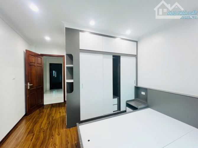NHỈNH 14TỶ - NHÀ PHÂN LÔ CỰC ĐẸP Ở CỔ NHUẾ, 55m 6T, MT 4m, NGÕ RỘNG KINH DOANH OTO VÀO NHÀ - 4