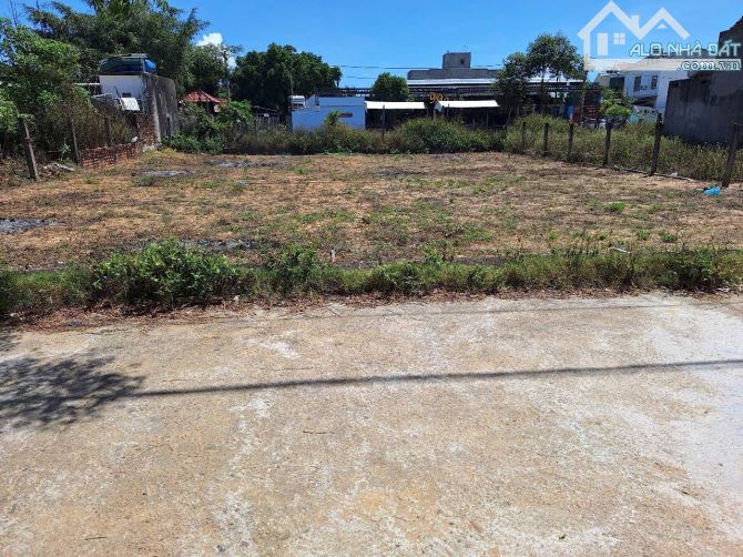 Bán lô biệt thự hơn 353m2, hướng Nam, cách Hoàng Sa 30m, giá chỉ 3,xx tỷ - 4