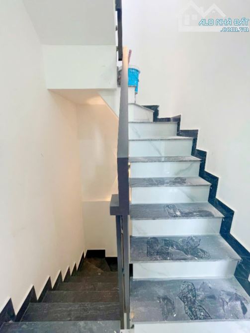 BÁN NHÀ CHDV 3 TẤM TẠI Q4 MỚI ĐẸP 10PN 11WC GIÁ 8TỈ799 KHU DÂN CƯ 2 MẶT TIỀN HÀNG NGON - 4
