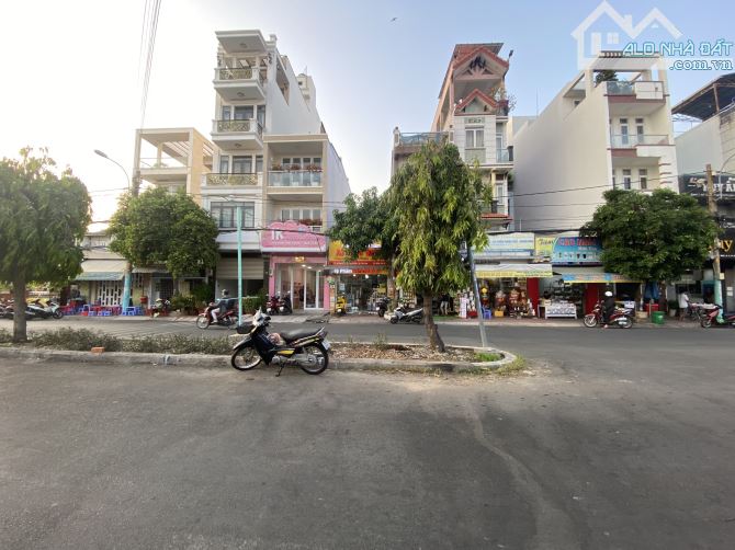 Bán nhà mặt tiền chợ Phước Bình đường Đại Lộ 2 rộng 25 mét Quận 9 cũ (88m2) 20 tỷ - 4