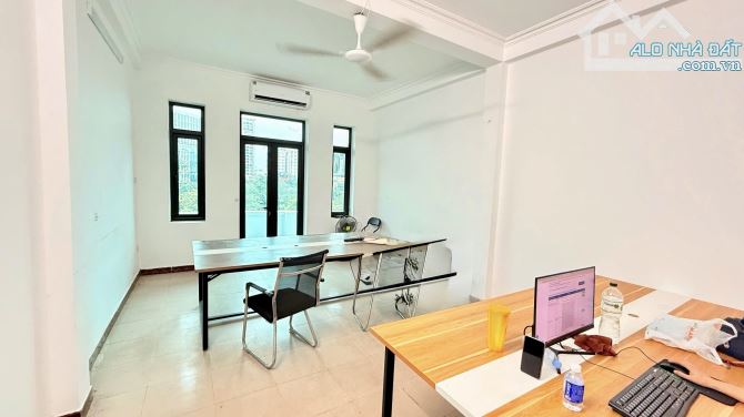 HÀNG HIẾM TRUNG KÍNH – PHÂN LÔ Ô TÔ TRÁNH – VỈA HÈ – 2 MẶT THOÁNG - 4