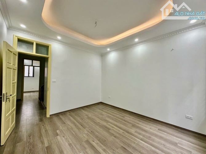 BÁN GẤP NHÀ TRẦN THÁI TÔNG CẦU GIẤY, DTSD 42M 5TẦNG, NGÕ THÔNG, KD, Ô TÔ 4 CHỖ ĐỖ CỬA. - 4
