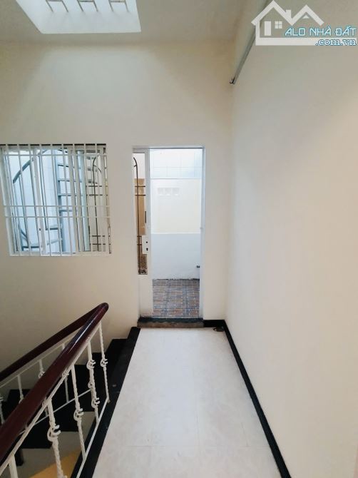 Ngay góc Nguyễn Tri Phương - Nhật Tảo. Q10. Nhà 3 tầng đang cho thuê. Chỉ nhỉnh 6 tỷ - 4