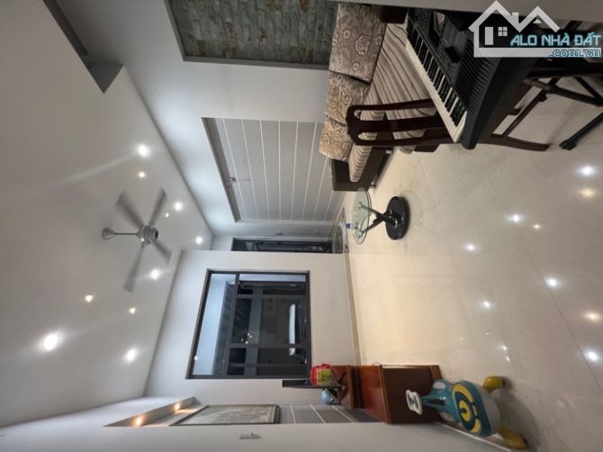 Bán nhà 3tầng DƯƠNG QUẢNG HÀM - trung tâm GV; NGANG 4.4*16, 50m đến MẶT TIỀN, trục thẳng - 4