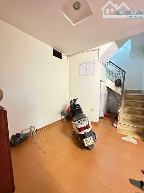 LÔ GÓC 2 THOÁNG TRUNG TÂM CẦU GIẤY - CÁCH MẶT PHỐ 30M - NHỈNH 7 TỶ - 4