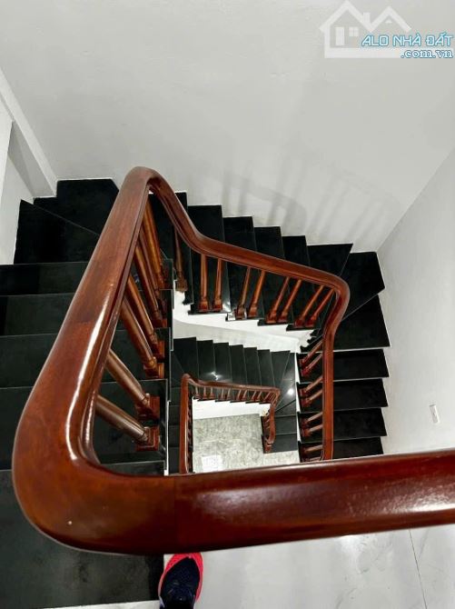 NHÀ MỚI CẠNH CHỢ KIẾN HƯNG - Ô TÔ GẦN - RỘNG 32M 5 TẦNG - GIÁ HƠN 5 TỶ XÍU - 5