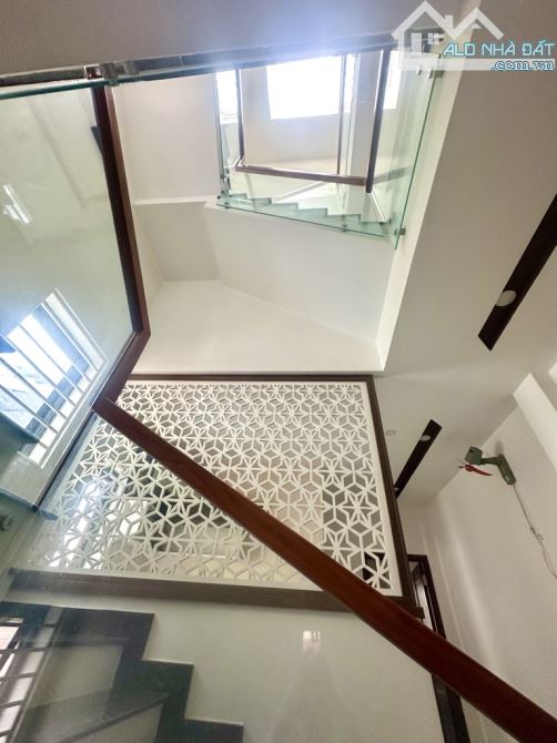 GẦN Công an Quận; VỊ TRÍ vàng QUANG TRUNG; NGANG 4.2*20; 50m đến MẶT TIỀN khu nhà yên tĩnh - 5
